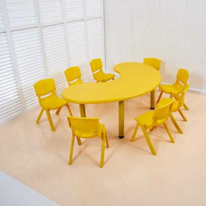KIDS TABLE / ONLY TABLE